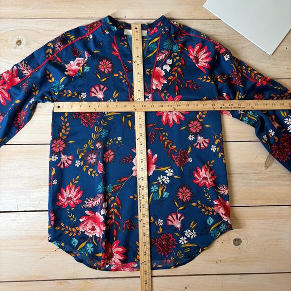 Loft EUC Women's Blue Floral Split Neck Bright Blouse Size S - Picture 6 of 6